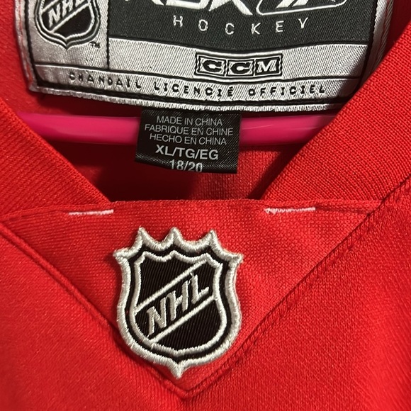 CALGARY FLAMES HOCKEY JERSEY - Picture 3 of 7